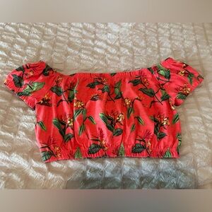 Cropped Peasant top -forever 21 size small- like new condition